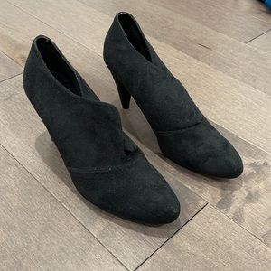Zara *NEW* suede booties in BLk - 39